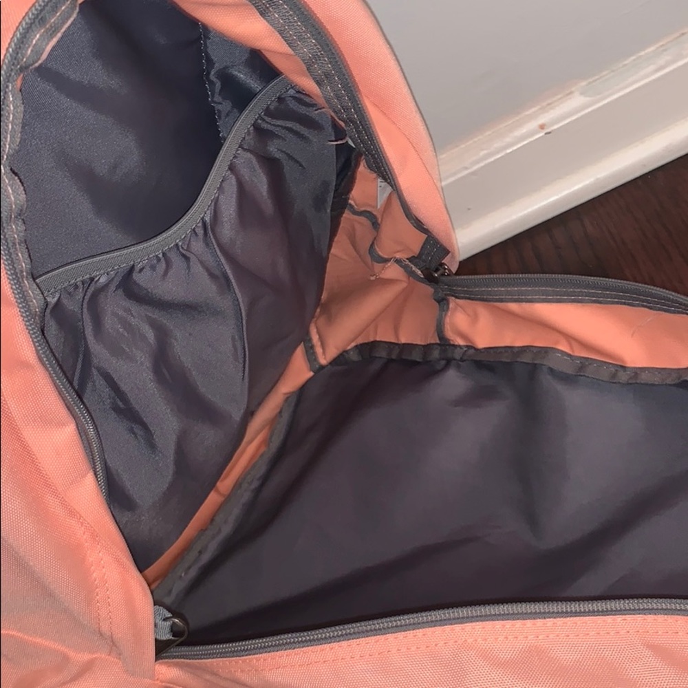 Backpack - Picture 4 of 6
